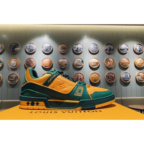 Louis Vuitton 1A8WFN Trainer sneaker in Green Monogram-embossed grained calf leather Louis Vuitton 1A8WFN Trainer sneaker in Green Monogram-embossed grained calf leather