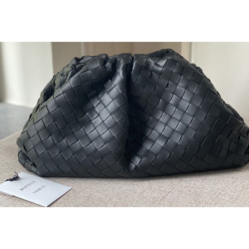Bottega Veneta pouch bag Soft voluminous clutch in Black woven leather
