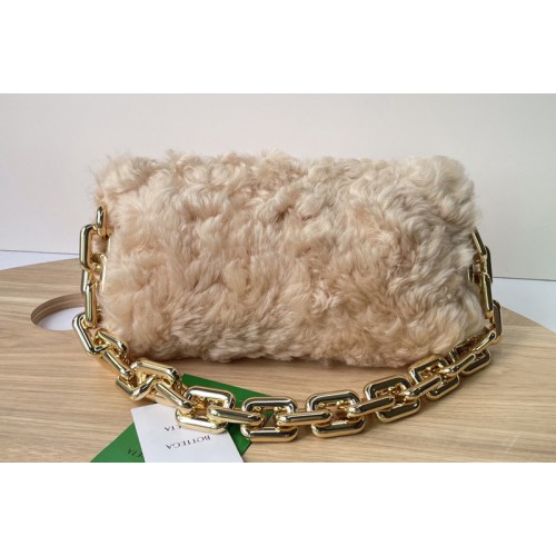 Bottega Veneta Chain pouch in Beige Shearling