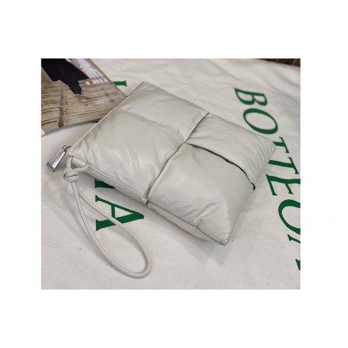 Bottega Veneta Pouch Bag in maxi padded Intrecciato White Paper Calf leather