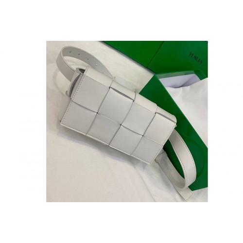 Bottega Veneta Cassette belt bag in White Intrecciato Nappa leather