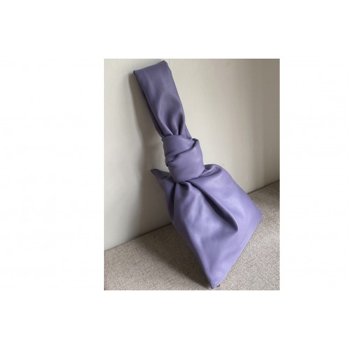 Bottega Veneta Twist Soft clutch with knotted handle in Lavender Nappa leather Bottega Veneta Twist Soft clutch with knotted handle in Lavender Nappa leather