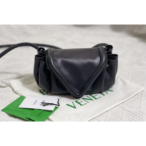 Bottega Veneta Leather cross-body bag in Black Leather