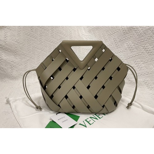 Bottega Veneta Point Intreccio leather top handle bag in Taupe Intreccio leather
