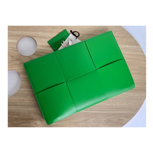 Bottega Veneta Intrecciato leather briefcase bag in Green Intreccio leather