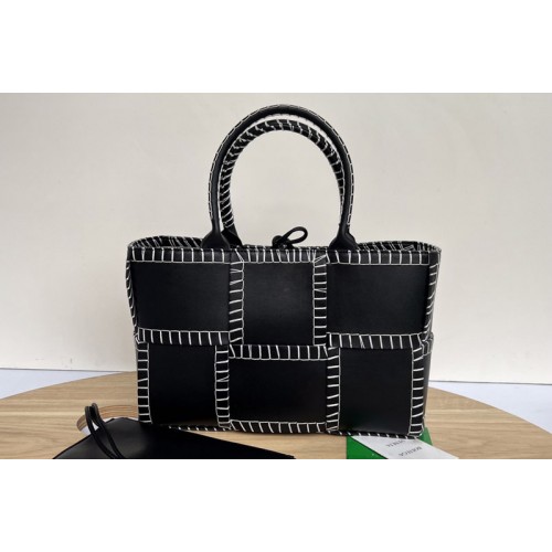 Bottega Veneta Small Arco intreccio leather tote bag in Black Leather