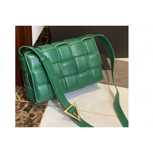 Bottega Veneta padded cassette bag in Green Lambskin Leather