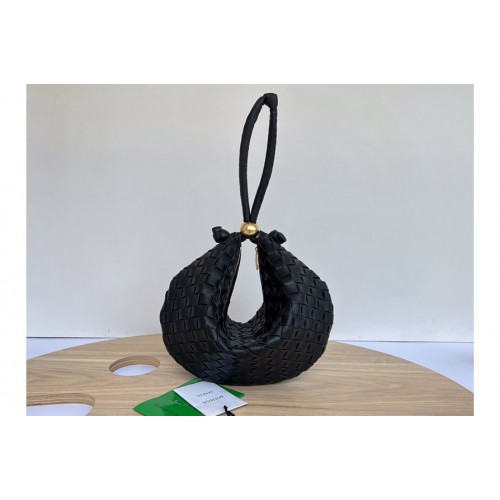 Bottega Veneta Turn Medium intrecciato leather pouch with adjustable strap in Black Leather