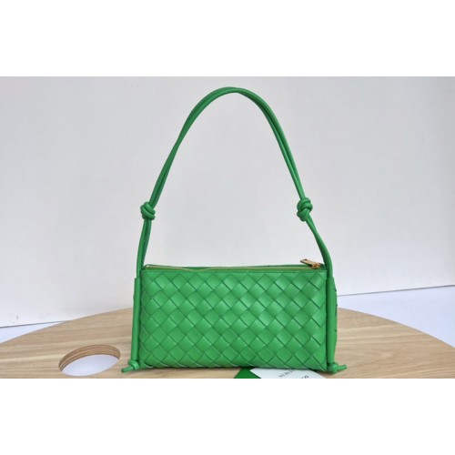 Bottega Veneta Pouch With Strap in Green intrecciato leather