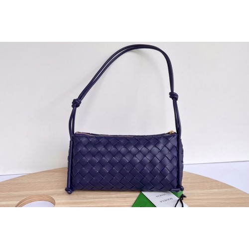 Bottega Veneta Pouch With Strap in Purple intrecciato leather