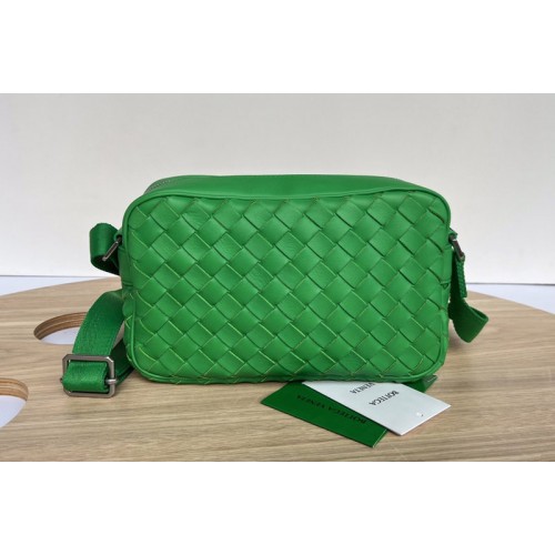 Bottega Veneta Classic Intrecciato leather cross-body bag in Green Intrecciato leather