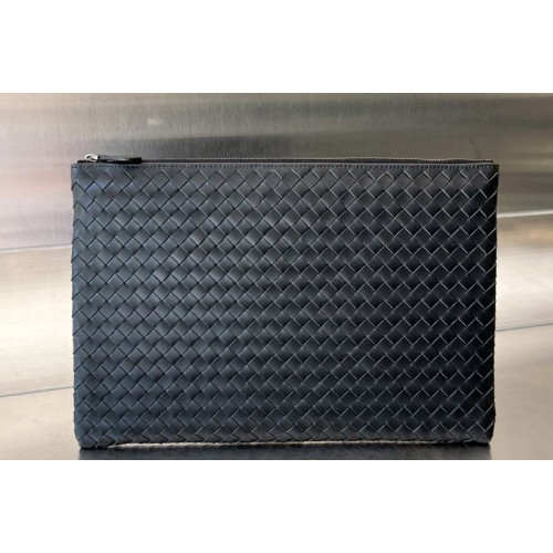 Bottega Veneta Pouch Bag in Black Leather Bottega Veneta Pouch Bag in Black Leather