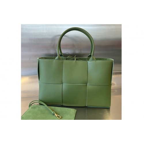 Bottega Veneta Medium Arco Tote Bag in Avocado Leather