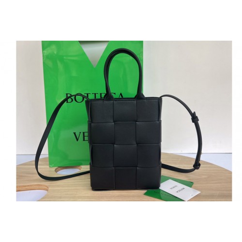 Bottega Veneta Mini Cassette Tote Bag in Black intreccio leather