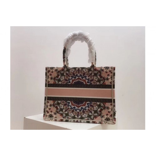 Dior M1286 Book Tote 37mm bag in embroidered canvas With kaleidoscope