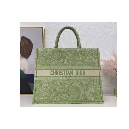 Christian Dior M1286 Dior book tote Bag in Green Toile de Jouy Reverse Embroidery