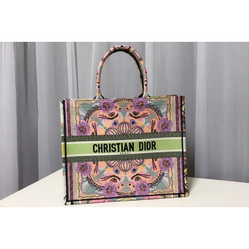 Christian Dior M1286 Dior book tote Bag in Dior Embroidery