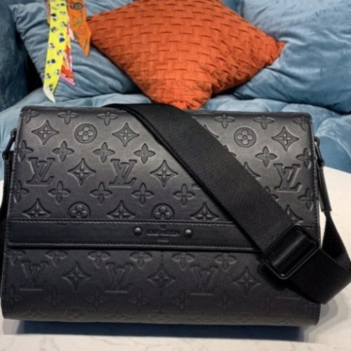 Louis Vuitton M44729 Sprinter Messenger bag in Black Monogram Shadow Leather