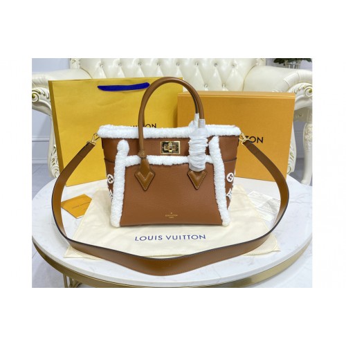 Louis Vuitton M58918 On My Side PM handbag in Caramel Shearling and grained calf leather Louis Vuitton M58918 On My Side PM handbag in Caramel Shearling and grained calf leather
