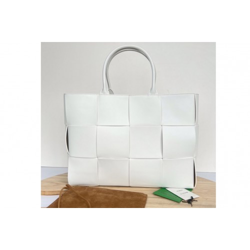Bottega Veneta Large Arco Tote Bag in White intreccio leather Bottega Veneta Large Arco Tote Bag in White intreccio leather