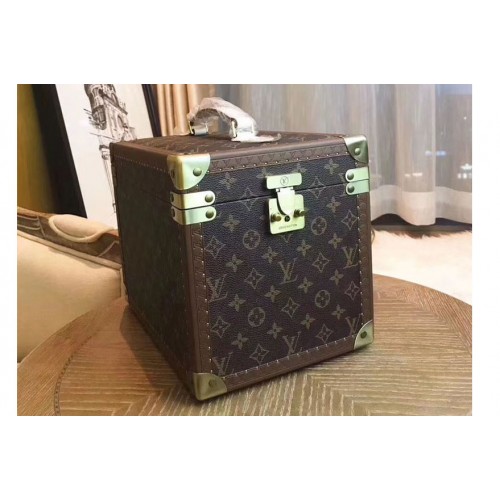 Louis Vuitton M21203 Toiletry Case in Monogram Canvas Louis Vuitton M21203 Toiletry Case in Monogram Canvas
